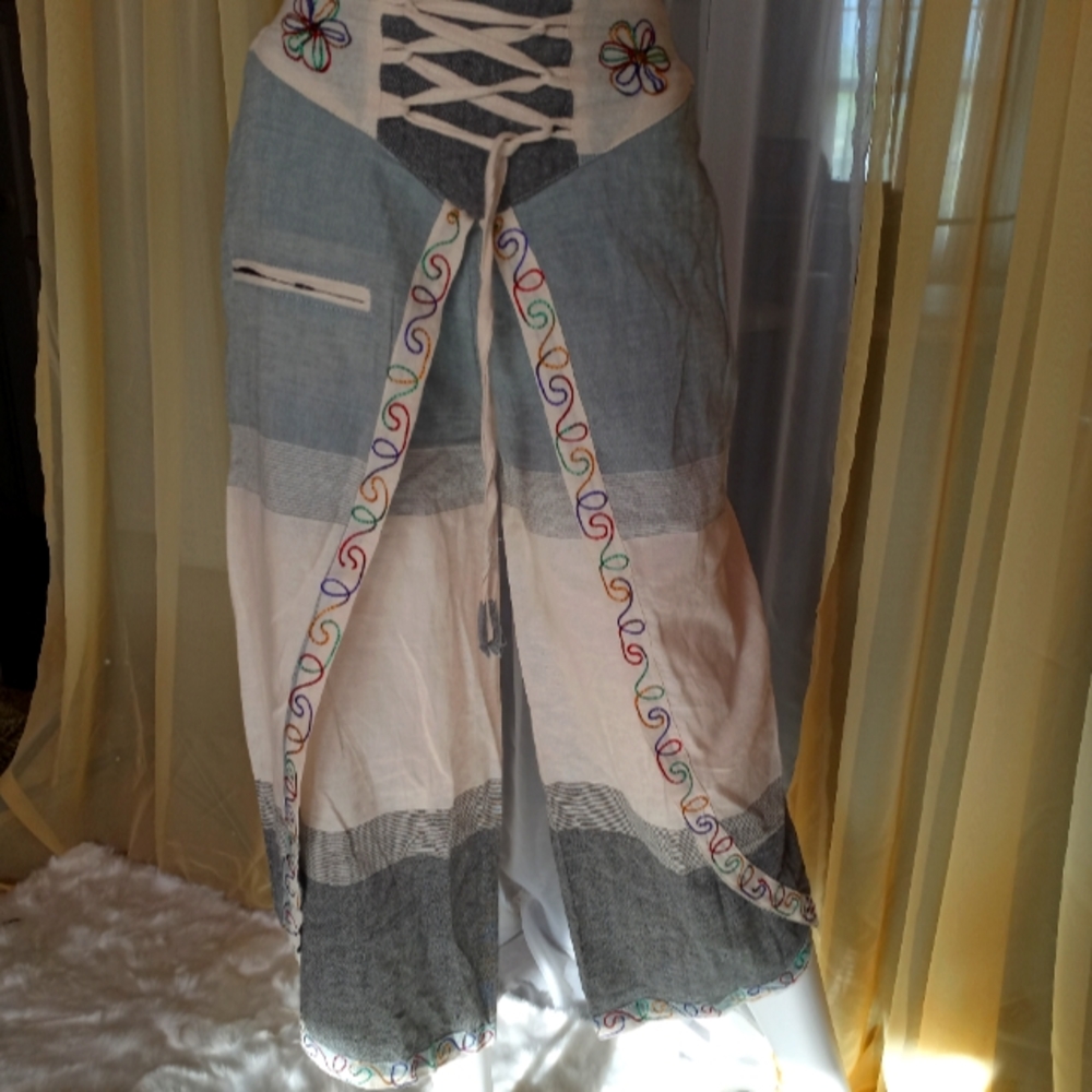 Napal quarter cotton woman pants.